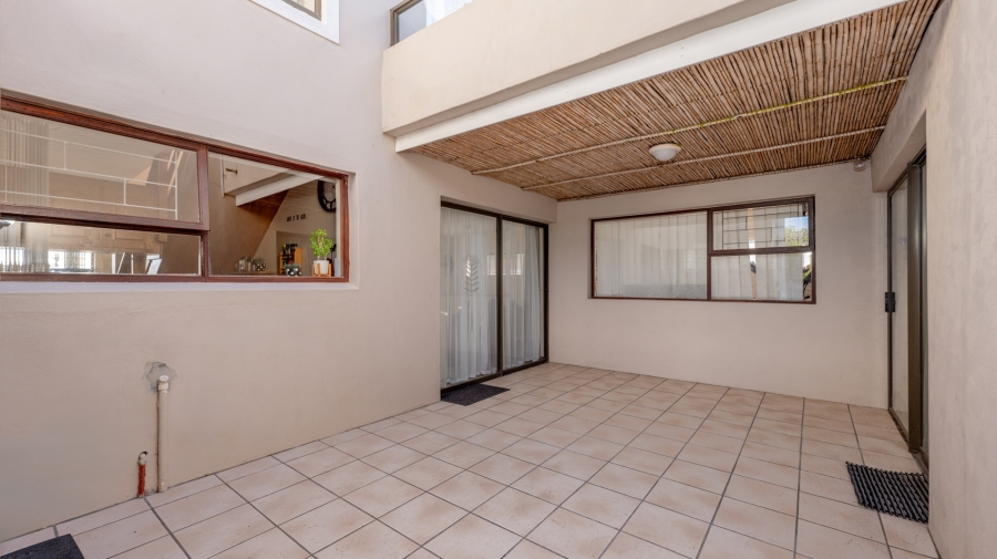 To Let 5 Bedroom Property for Rent in Agulhas Western Cape